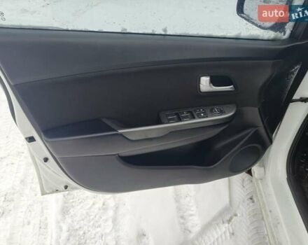 Белый Киа Рио, объемом двигателя 1.59 л и пробегом 185 тыс. км за 4000 $, фото 14 на Automoto.ua