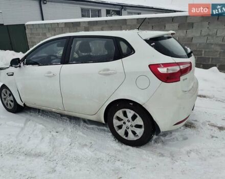 Белый Киа Рио, объемом двигателя 1.59 л и пробегом 185 тыс. км за 4000 $, фото 8 на Automoto.ua
