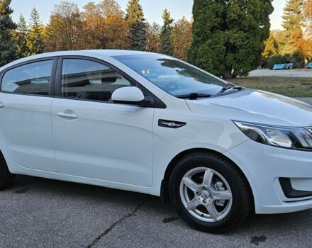 Белый Киа Рио, объемом двигателя 1.4 л и пробегом 105 тыс. км за 6300 $, фото 2 на Automoto.ua