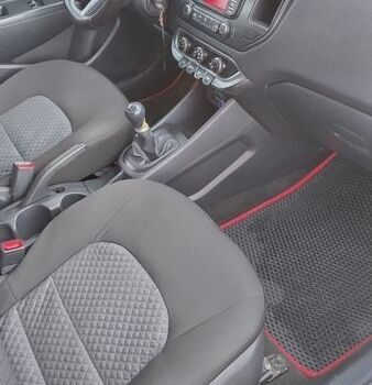 Белый Киа Рио, объемом двигателя 1.2 л и пробегом 203 тыс. км за 5600 $, фото 9 на Automoto.ua