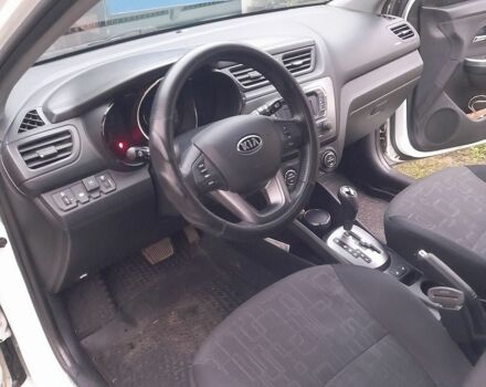 Белый Киа Рио, объемом двигателя 1.59 л и пробегом 70 тыс. км за 8900 $, фото 6 на Automoto.ua