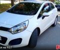 Білий Кіа Ріо, об'ємом двигуна 1.1 л та пробігом 250 тис. км за 4850 $, фото 1 на Automoto.ua
