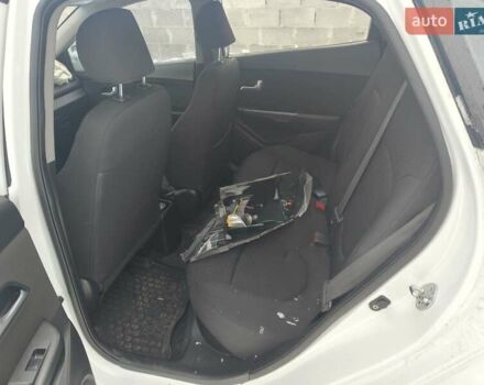Белый Киа Рио, объемом двигателя 1.59 л и пробегом 185 тыс. км за 4000 $, фото 11 на Automoto.ua