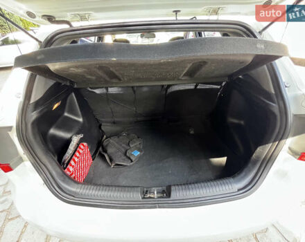 Белый Киа Рио, объемом двигателя 1.4 л и пробегом 279 тыс. км за 7200 $, фото 18 на Automoto.ua