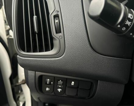 Білий Кіа Ріо, об'ємом двигуна 0 л та пробігом 190 тис. км за 5000 $, фото 10 на Automoto.ua