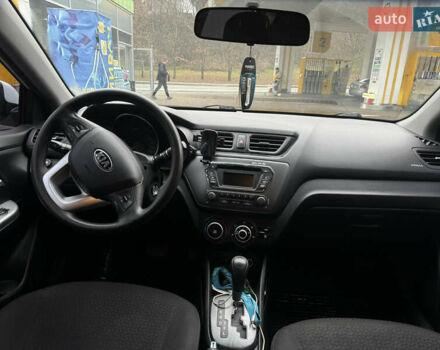Белый Киа Рио, объемом двигателя 1.4 л и пробегом 132 тыс. км за 7500 $, фото 7 на Automoto.ua