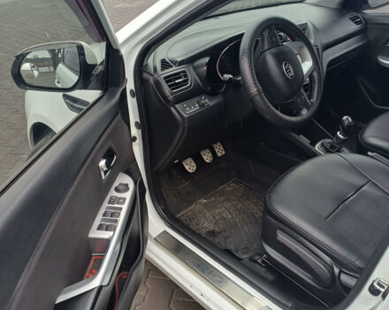 Белый Киа Рио, объемом двигателя 1.6 л и пробегом 201 тыс. км за 7700 $, фото 11 на Automoto.ua