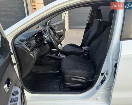 Белый Киа Рио, объемом двигателя 1.6 л и пробегом 178 тыс. км за 8800 $, фото 2 на Automoto.ua