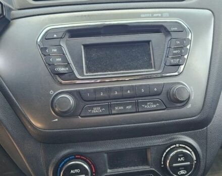 Белый Киа Рио, объемом двигателя 1.59 л и пробегом 200 тыс. км за 3200 $, фото 9 на Automoto.ua