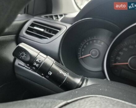Білий Кіа Ріо, об'ємом двигуна 1.4 л та пробігом 132 тис. км за 8800 $, фото 34 на Automoto.ua