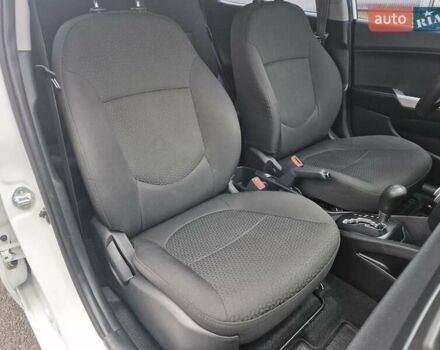 Білий Кіа Ріо, об'ємом двигуна 1.4 л та пробігом 132 тис. км за 8800 $, фото 51 на Automoto.ua