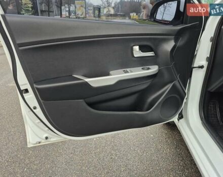 Білий Кіа Ріо, об'ємом двигуна 1.4 л та пробігом 132 тис. км за 8800 $, фото 38 на Automoto.ua