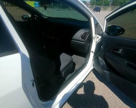 Белый Киа Рио, объемом двигателя 1.1 л и пробегом 80 тыс. км за 6200 $, фото 4 на Automoto.ua