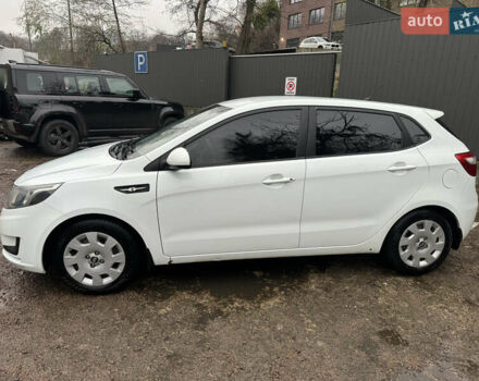 Белый Киа Рио, объемом двигателя 1.4 л и пробегом 132 тыс. км за 7500 $, фото 3 на Automoto.ua