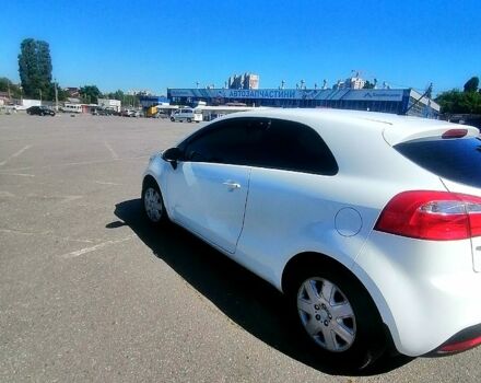 Белый Киа Рио, объемом двигателя 1.1 л и пробегом 140 тыс. км за 6000 $, фото 6 на Automoto.ua
