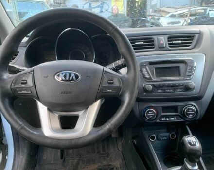 Білий Кіа Ріо, об'ємом двигуна 0 л та пробігом 170 тис. км за 2013 $, фото 4 на Automoto.ua