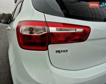 Білий Кіа Ріо, об'ємом двигуна 1.4 л та пробігом 132 тис. км за 8800 $, фото 14 на Automoto.ua