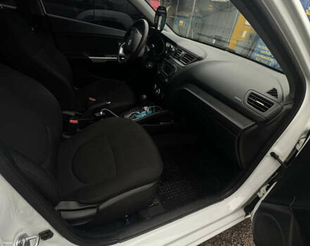 Белый Киа Рио, объемом двигателя 1.4 л и пробегом 132 тыс. км за 7500 $, фото 8 на Automoto.ua