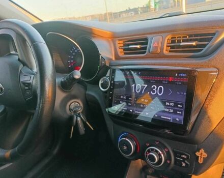 Білий Кіа Ріо, об'ємом двигуна 1.4 л та пробігом 160 тис. км за 8500 $, фото 13 на Automoto.ua