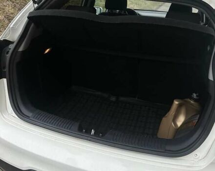 Белый Киа Рио, объемом двигателя 0 л и пробегом 190 тыс. км за 5000 $, фото 14 на Automoto.ua