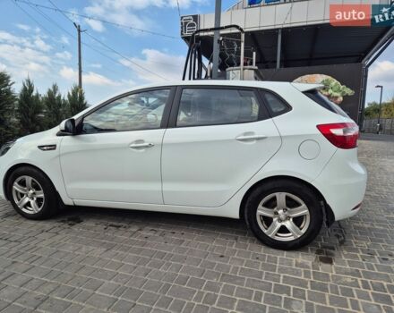 Белый Киа Рио, объемом двигателя 1.4 л и пробегом 82 тыс. км за 8000 $, фото 7 на Automoto.ua