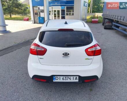 Белый Киа Рио, объемом двигателя 1.4 л и пробегом 282 тыс. км за 7799 $, фото 8 на Automoto.ua