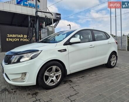 Белый Киа Рио, объемом двигателя 1.4 л и пробегом 82 тыс. км за 8000 $, фото 2 на Automoto.ua