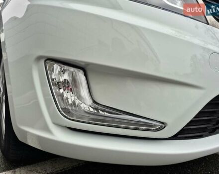 Білий Кіа Ріо, об'ємом двигуна 1.4 л та пробігом 132 тис. км за 8800 $, фото 20 на Automoto.ua