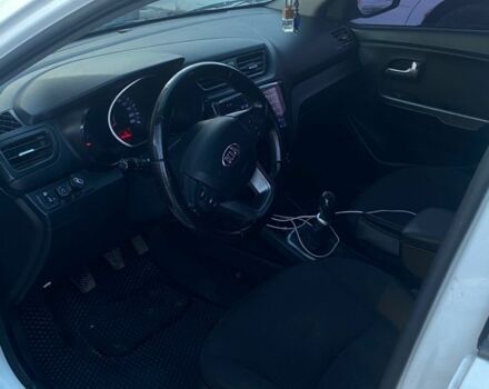 Белый Киа Рио, объемом двигателя 1.4 л и пробегом 184 тыс. км за 7000 $, фото 5 на Automoto.ua