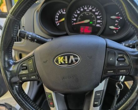 Білий Кіа Ріо, об'ємом двигуна 1.6 л та пробігом 100 тис. км за 8500 $, фото 7 на Automoto.ua