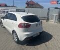 Белый Киа Рио, объемом двигателя 1.12 л и пробегом 289 тыс. км за 5800 $, фото 2 на Automoto.ua