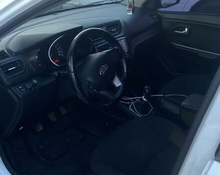Белый Киа Рио, объемом двигателя 1.4 л и пробегом 184 тыс. км за 7200 $, фото 6 на Automoto.ua