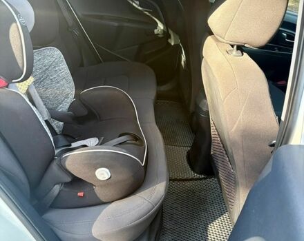 Белый Киа Рио, объемом двигателя 1.4 л и пробегом 82 тыс. км за 12700 $, фото 8 на Automoto.ua