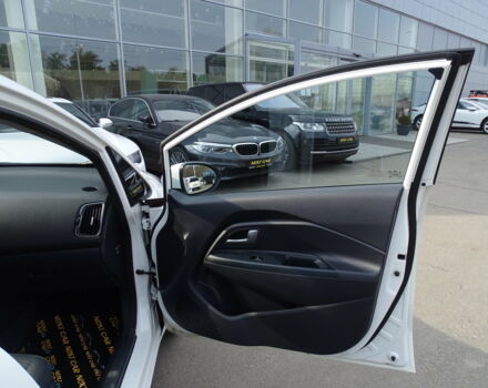 Белый Киа Рио, объемом двигателя 1.1 л и пробегом 72 тыс. км за 8900 $, фото 45 на Automoto.ua
