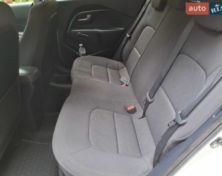 Белый Киа Рио, объемом двигателя 1.4 л и пробегом 78 тыс. км за 12345 $, фото 60 на Automoto.ua