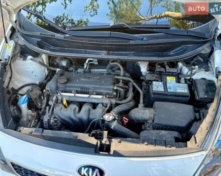 Белый Киа Рио, объемом двигателя 1.4 л и пробегом 82 тыс. км за 12700 $, фото 9 на Automoto.ua