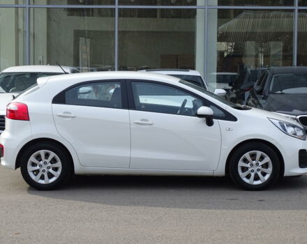 Белый Киа Рио, объемом двигателя 1.1 л и пробегом 72 тыс. км за 8900 $, фото 5 на Automoto.ua