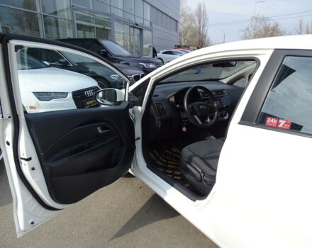 Белый Киа Рио, объемом двигателя 1.1 л и пробегом 72 тыс. км за 8900 $, фото 16 на Automoto.ua