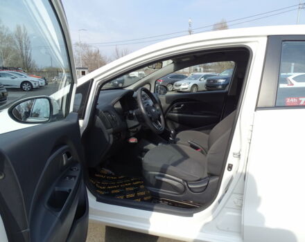 Белый Киа Рио, объемом двигателя 1.1 л и пробегом 72 тыс. км за 8900 $, фото 18 на Automoto.ua
