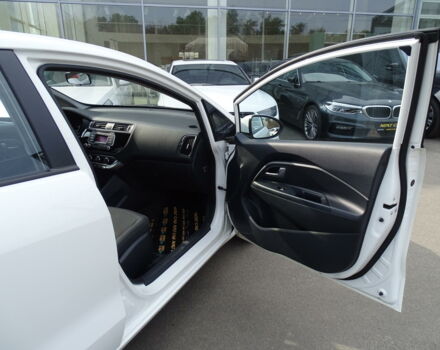 Белый Киа Рио, объемом двигателя 1.1 л и пробегом 72 тыс. км за 8900 $, фото 38 на Automoto.ua