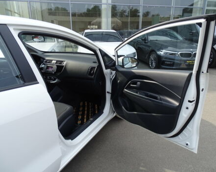 Белый Киа Рио, объемом двигателя 1.1 л и пробегом 72 тыс. км за 8900 $, фото 35 на Automoto.ua