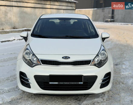 Білий Кіа Ріо, об'ємом двигуна 1.4 л та пробігом 65 тис. км за 12700 $, фото 3 на Automoto.ua
