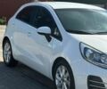 Білий Кіа Ріо, об'ємом двигуна 1.4 л та пробігом 117 тис. км за 12500 $, фото 1 на Automoto.ua