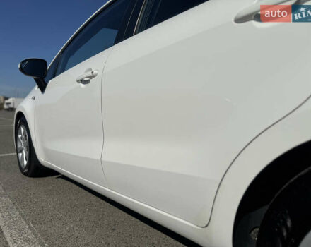Киа Рио 2016 в Киеве на Automoto.ua Белый Киа Рио, объемом двигателя 1.4 л и пробегом 107 тыс. км за 9500 $, фото 28 на Automoto.ua