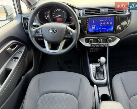 Білий Кіа Ріо, об'ємом двигуна 1.4 л та пробігом 65 тис. км за 12700 $, фото 21 на Automoto.ua