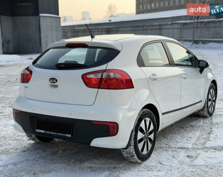 Білий Кіа Ріо, об'ємом двигуна 1.4 л та пробігом 65 тис. км за 12700 $, фото 9 на Automoto.ua