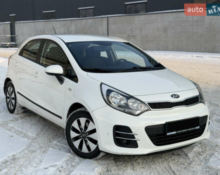 Білий Кіа Ріо, об'ємом двигуна 1.4 л та пробігом 65 тис. км за 12700 $, фото 1 на Automoto.ua