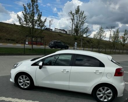 Білий Кіа Ріо, об'ємом двигуна 1.4 л та пробігом 117 тис. км за 12800 $, фото 2 на Automoto.ua