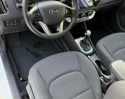Білий Кіа Ріо, об'ємом двигуна 1.4 л та пробігом 65 тис. км за 12700 $, фото 11 на Automoto.ua