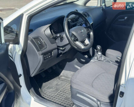 Киа Рио 2016 в Киеве на Automoto.ua Белый Киа Рио, объемом двигателя 1.4 л и пробегом 107 тыс. км за 9500 $, фото 15 на Automoto.ua